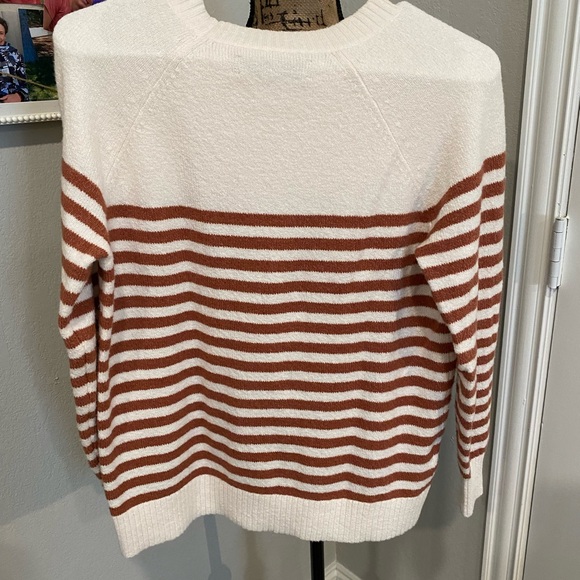 Ann Taylor Loft Sweater - Picture 2 of 6